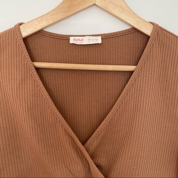 Cropped Rib Top 🤎🤍 - Picture 2 of 5